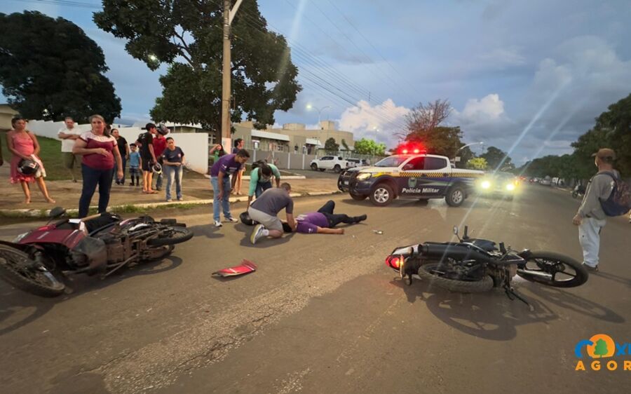 Colisão entre motocicletas deixa dois feridos em frente ao Hospital Regional de Coxim

