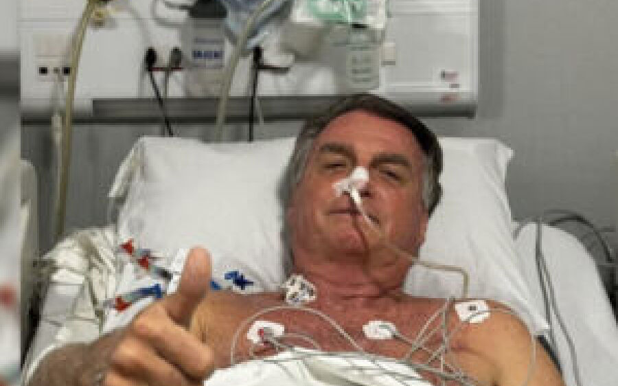Cirurgia de Jair Bolsonaro no intestino termina após mais de 11h