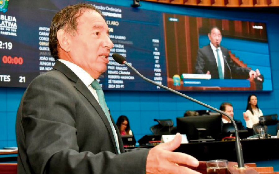 Presidente comemora
investimentos em celulose e
reconhece esforço da classe política