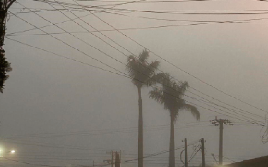 Coxim amanheceu ontem (10) com 21°C e forte
neblina. Será que vem
frente fria por aí?