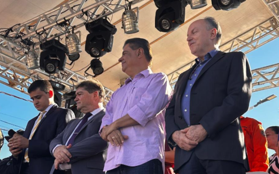 Noite na Câmara Municipal homenageia coxinenses, e desfile pelos 127 anos de Coxim lota o centro