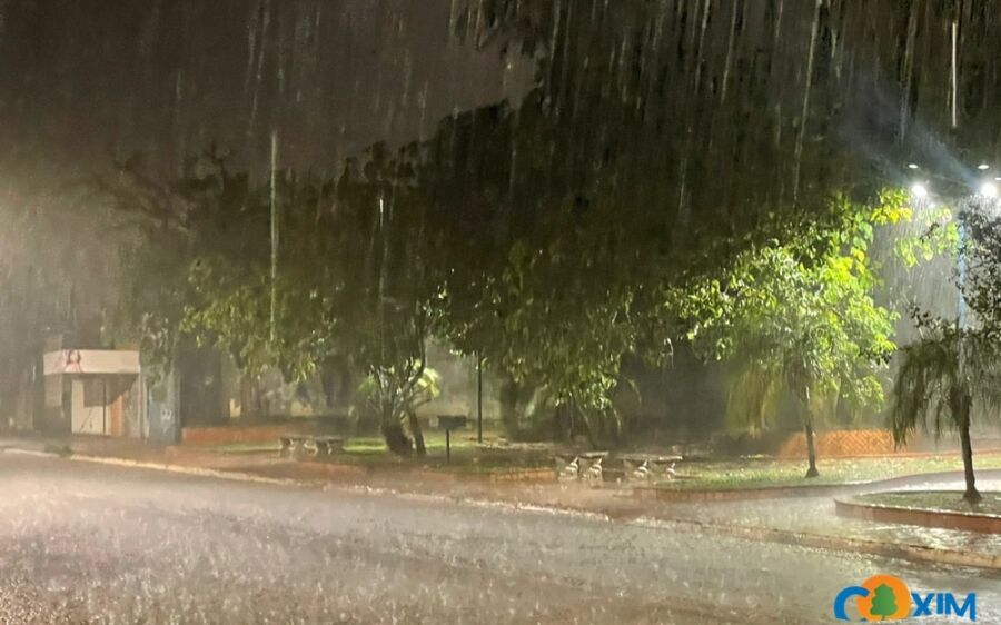 Quarta-feira chuvosa em Coxim: prepare o guarda-chuva e redobre a atenção!
