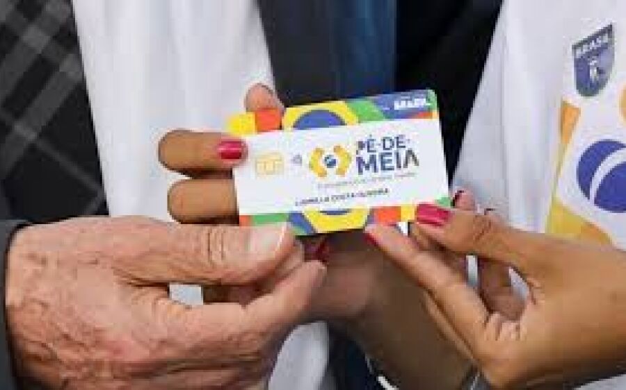 Estudantes nascidos em maio ou junho receberam 1ª parcela do Pé-de-Meia ontem, quarta-feira
