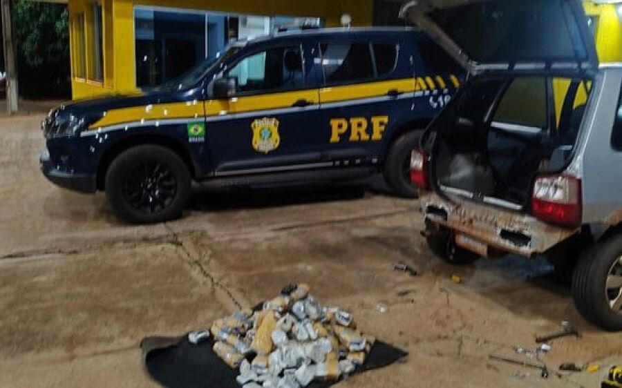 Motorista é preso transportando 42 Kg de haxixe em compartimento oculto de Fiat Uno
