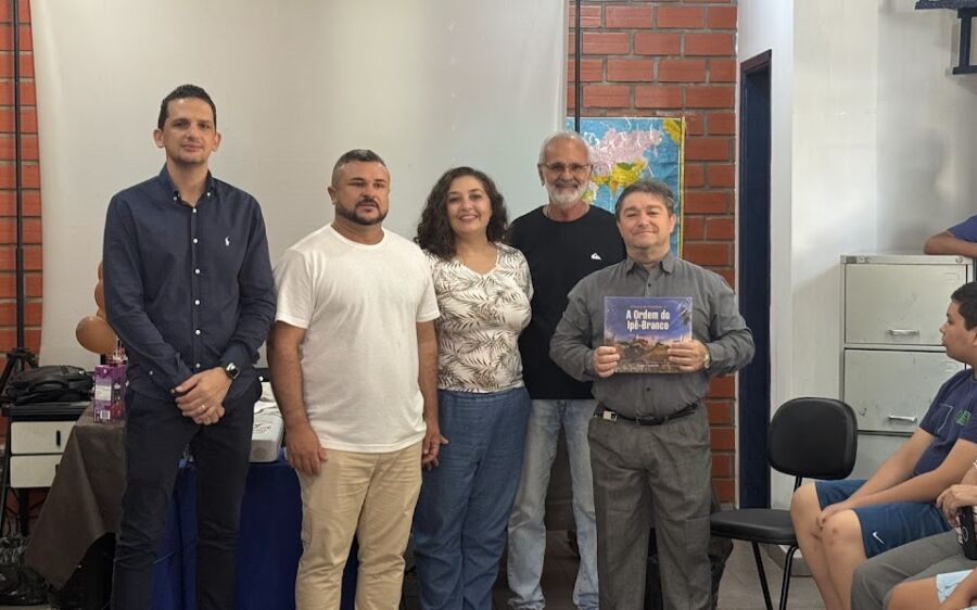 Biblioteca Pública de Coxim recebe doação de
livros em evento cultural