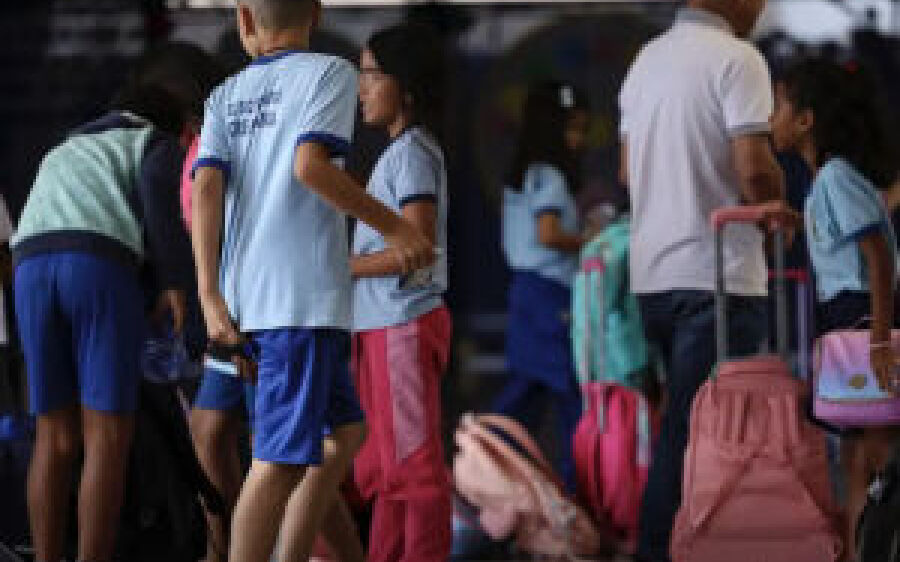 Número de alunos aumenta no ensino médio, mostra Censo Escolar 2024