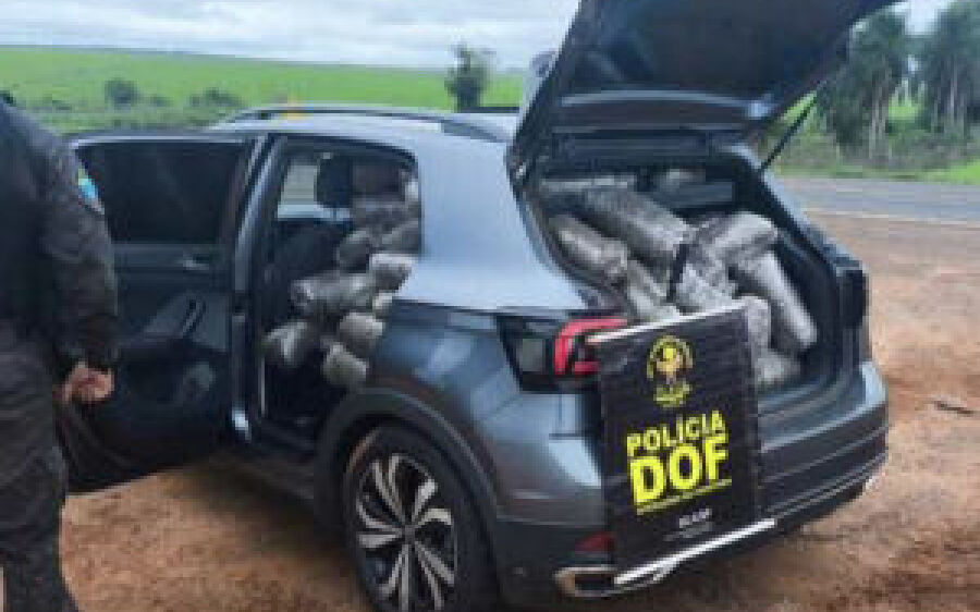 Traficante de 17 anos é preso ao ser flagrado com quase 300kg de droga em carro furtado em MS