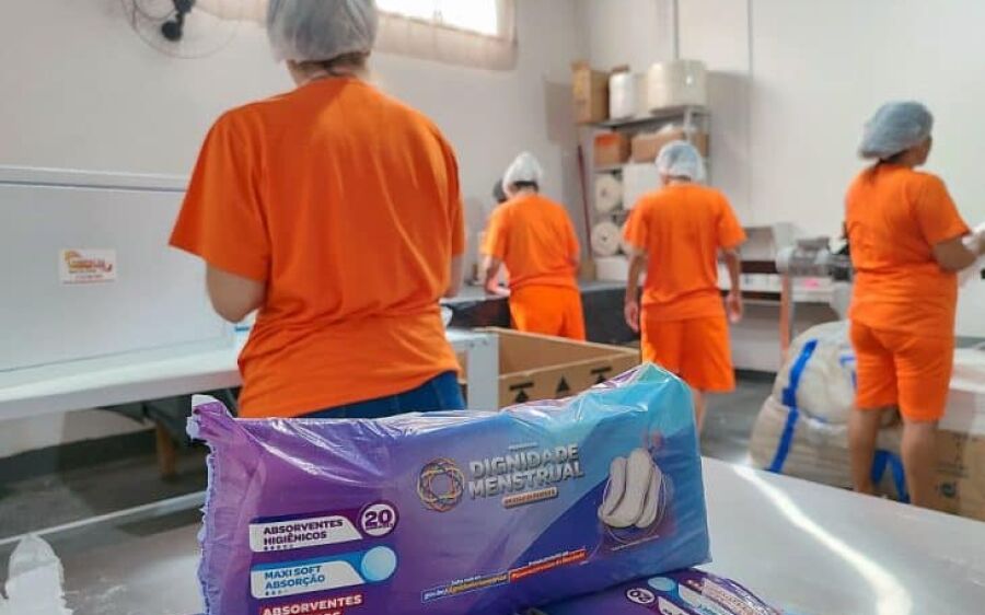 Dignidade Menstrual: MS é pioneiro em programa nacional de confecção de absorventes em presídios