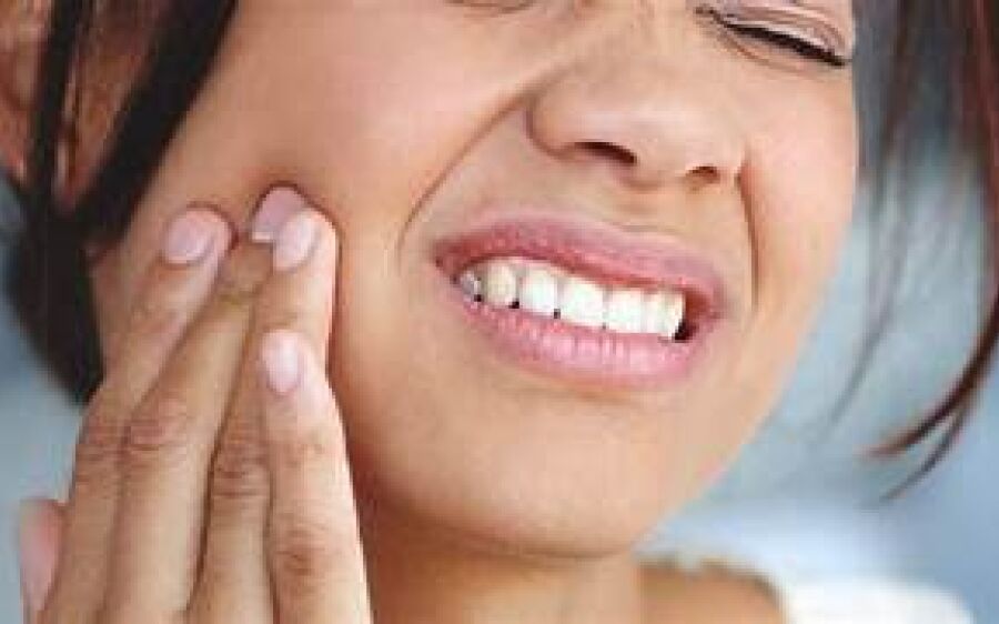 Paciente sente dores e descobre que dentista implantou dente comprado na Shopee