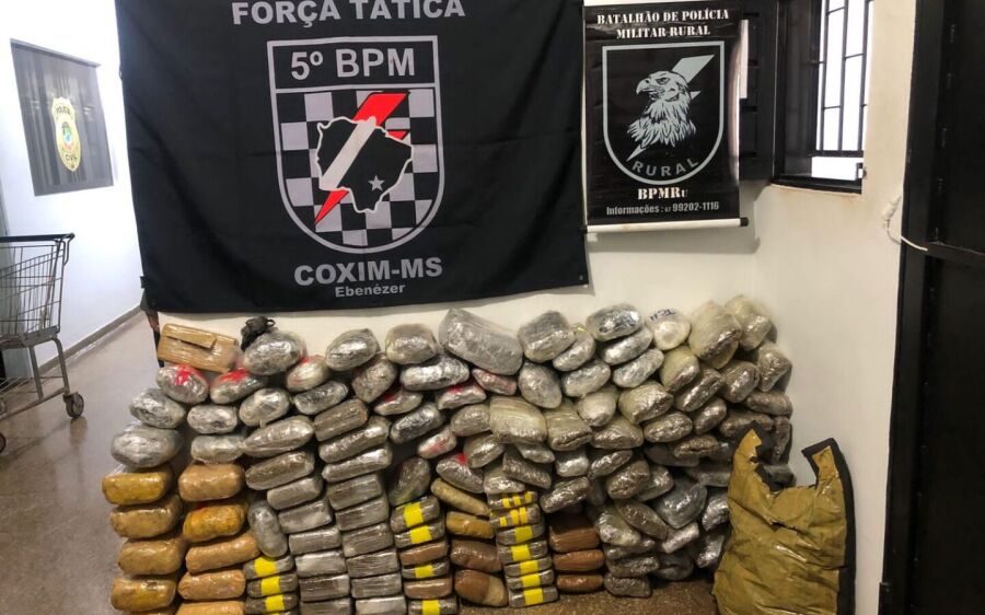 PM e PRF apreendem mais de 100 kg de maconha e prendem dois em Rio Verde

