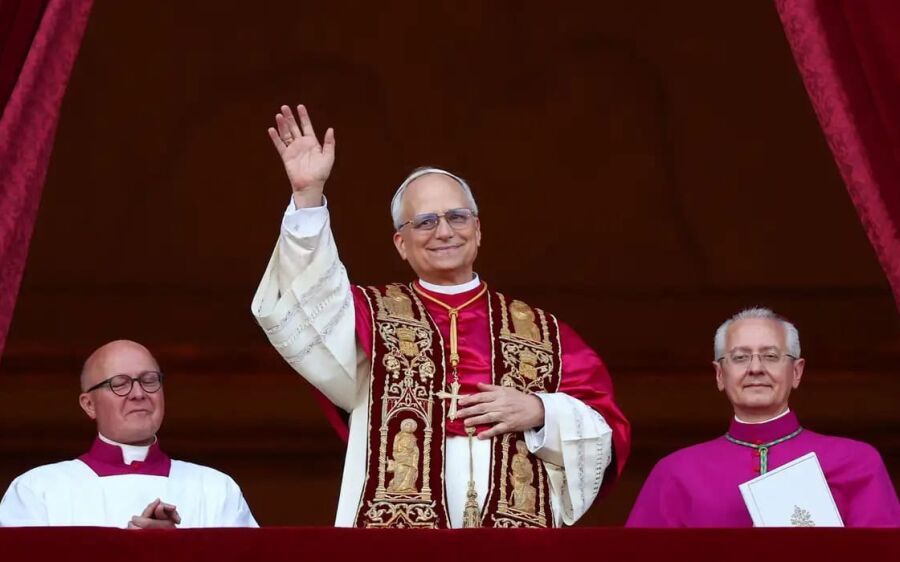 Cardeal americano Robert Prevost é eleito Papa e adota o nome Leão XIV
