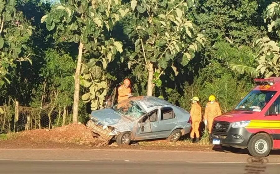 Homem morre em acidente de trânsito em Ponta Porã após ser arremessado de carro

