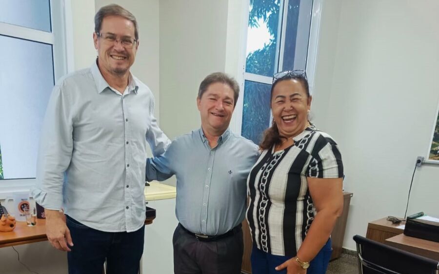 Bairro Lagoa Dourada começa a ver asfalto se transformar em realidade