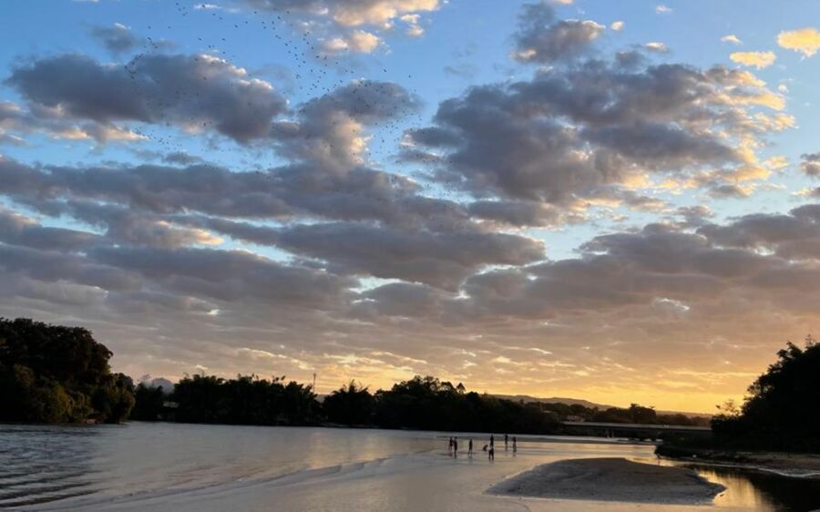Previsão de quarta-feira de muitas nuvens em Coxim