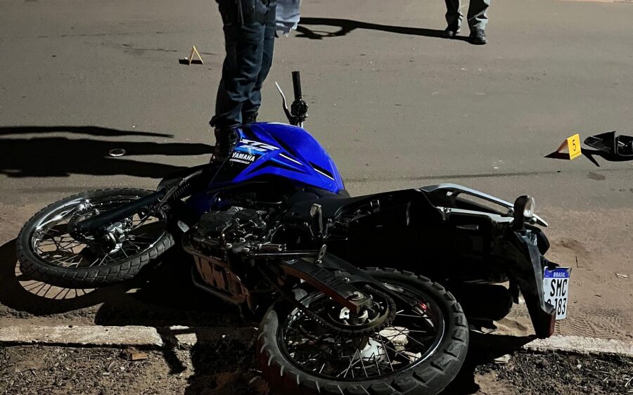 Colisão frontal entre moto e carro deixa motociclista gravemente ferido em Coxim
