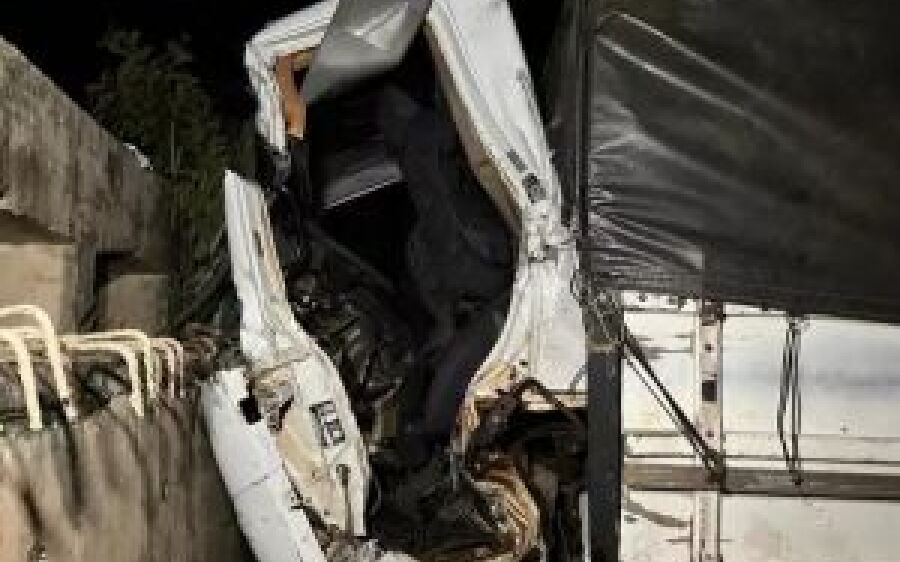 Caminhoneiro perde controle, bate em ponte e morre na BR-163 em São Gabriel do Oeste