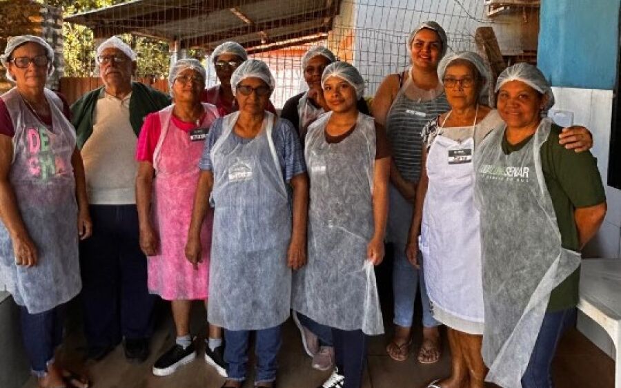 Curso de produção artesanal de embutidos e defumados capacita famílias na AAVC de Coxim