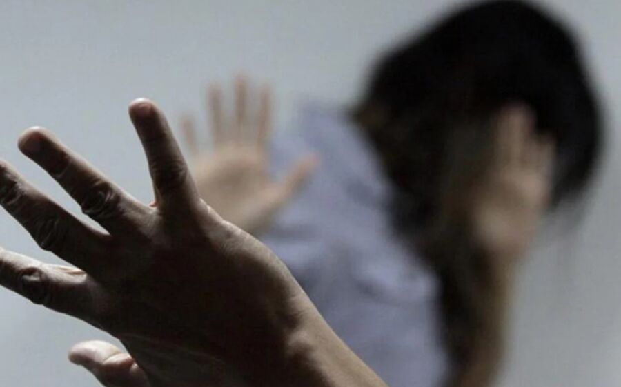 Mulher é morta com facada no pescoço por marido após discussão por jantar