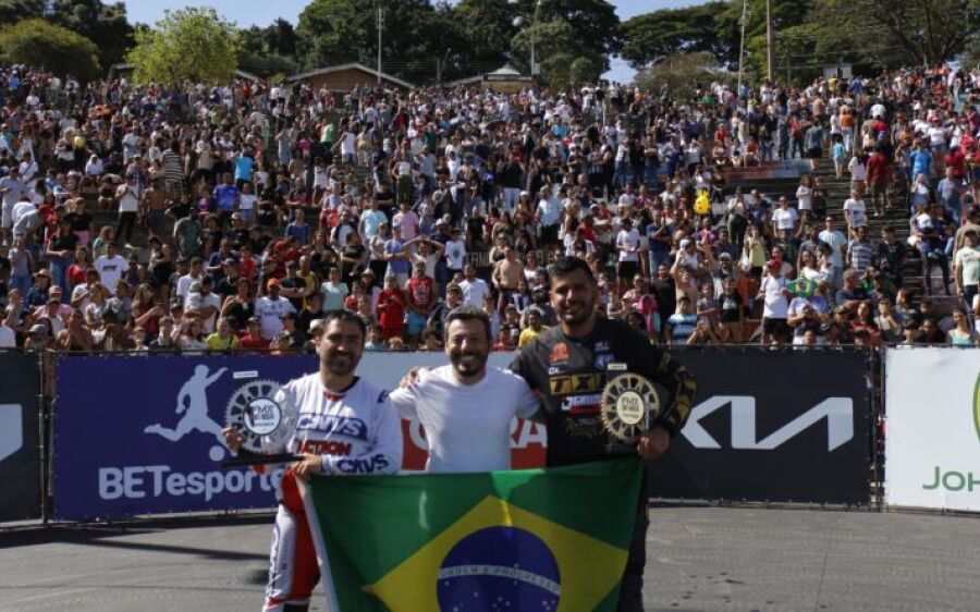 Piloto de Coxim, Nicolas Ferreira surpreende e conquista o título do FMX na Roça 2025