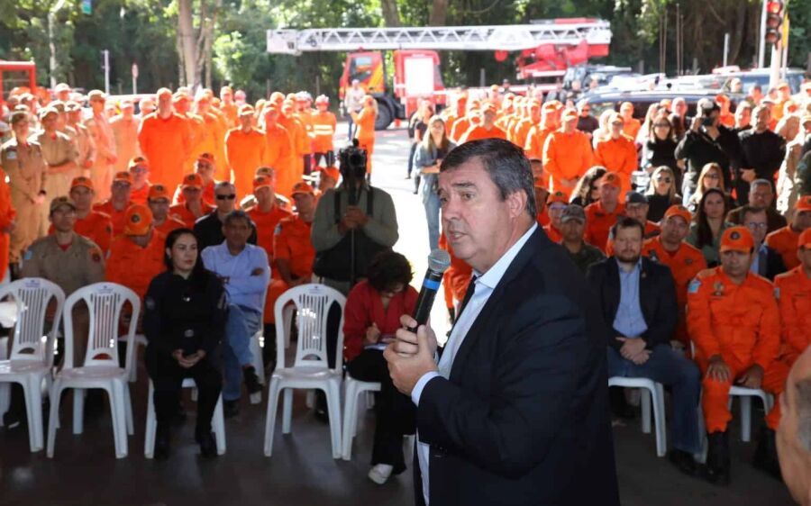Governo de MS entrega viaturas e armamentos ao Corpo de Bombeiros e à Polícia Penal