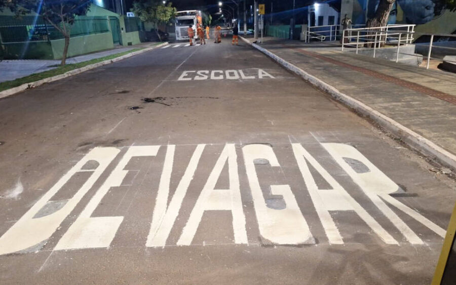 Governo reforça sinalização de trânsito em Coxim com atenção especial para áreas escolares