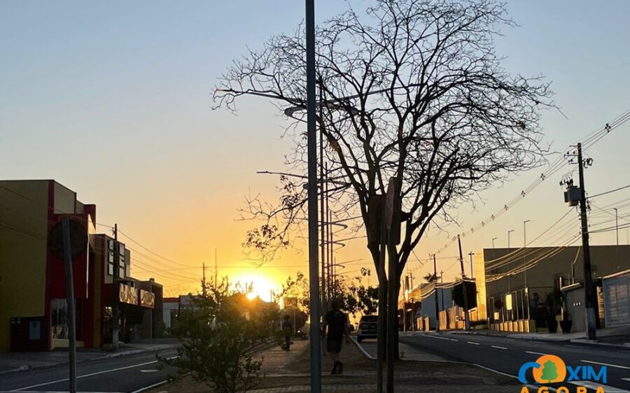 Segunda-feira com muitas nuvens e queda de temperatura em Coxim
