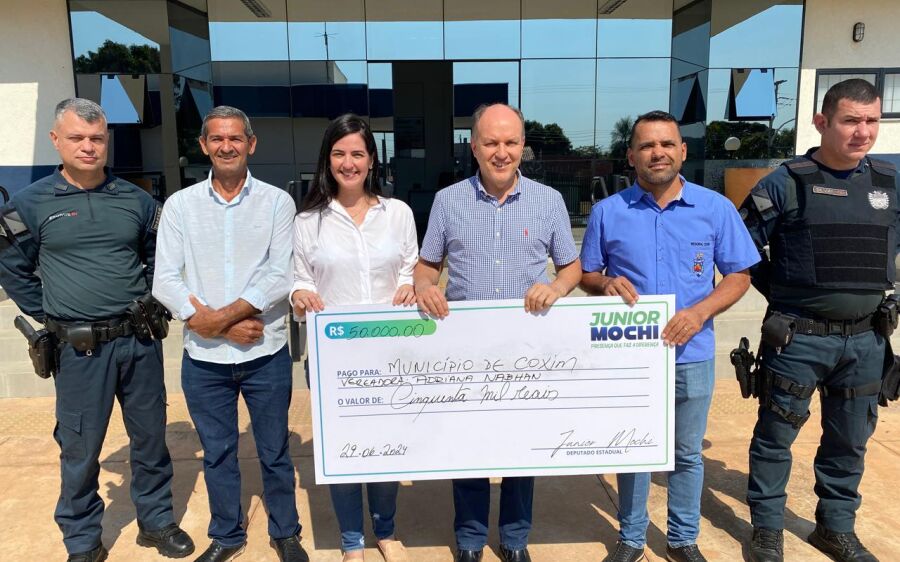 Adriana Nabhan e Junior Mochi entregam ar-condicionados à PM