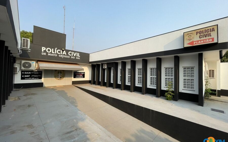 Mulher é atacada por cães soltos por vizinha após discussão em Coxim
