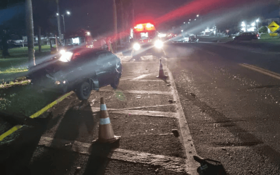 Colisão entre carro e carreta deixa dois homens feridos em São Gabriel do Oeste
