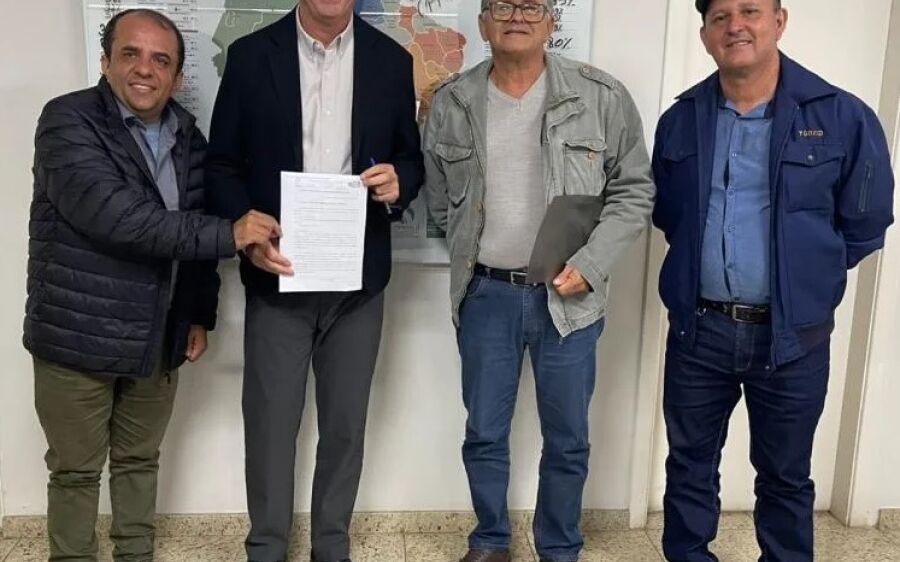 Vereador Robinho busca investimentos em saneamento durante agenda na capital