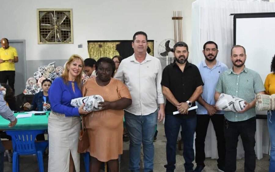 Prefeitura de Sonora entrega mais de 300 cobertores a famílias em vulnerabilidade
