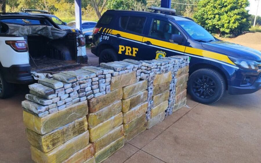 Polícia apreende 711,7 kg de maconha e recupera veículo furtado na BR-158
