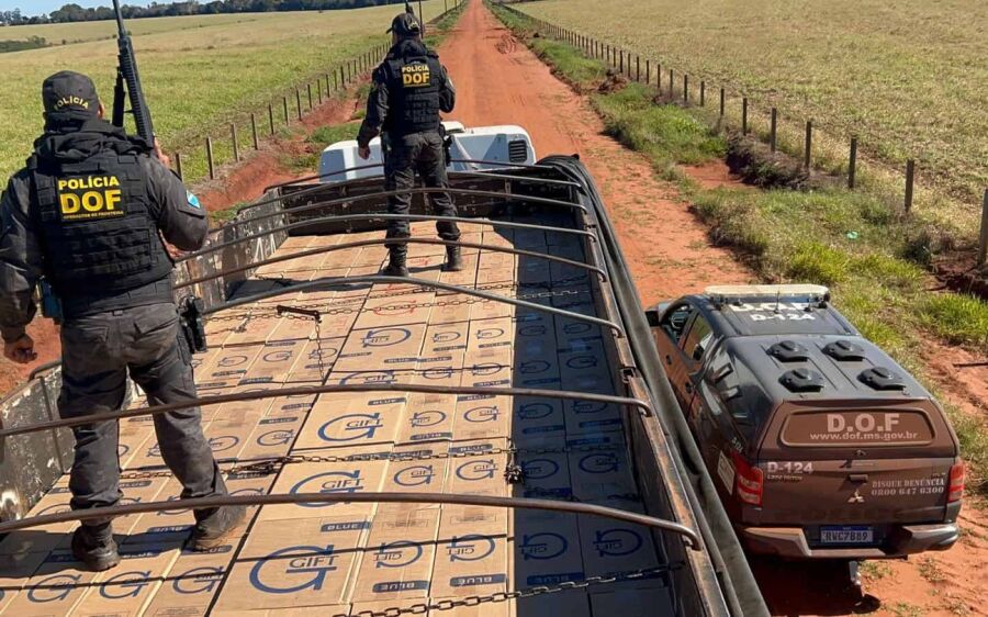 Carreta com 25 mil pacotes de cigarros contrabandeados é apreendida; Um homem foi preso
