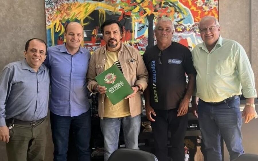 Lideranças pedem apoio do Estado para construir quadra esportiva
