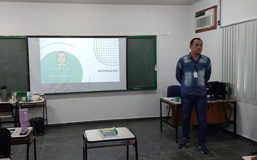 Com atitude e parceria Danilo transforma sala de exames em Coxim