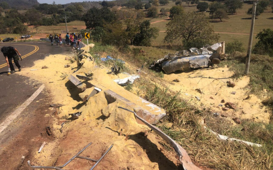 Motorista de caminhão morre em acidente entre São Gabriel e Rio Negro
