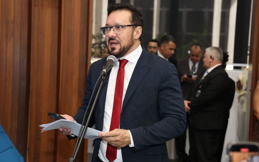 Projeto determina que unidades de saúde e
escolas informem sobre o vício em internet
