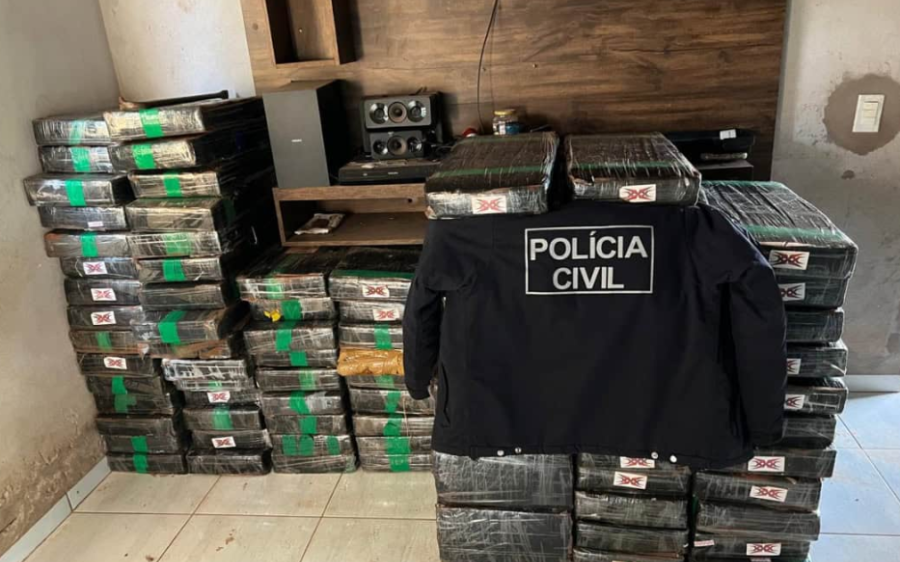 Polícia localiza depósito de drogas e apreende quase duas toneladas de maconha

