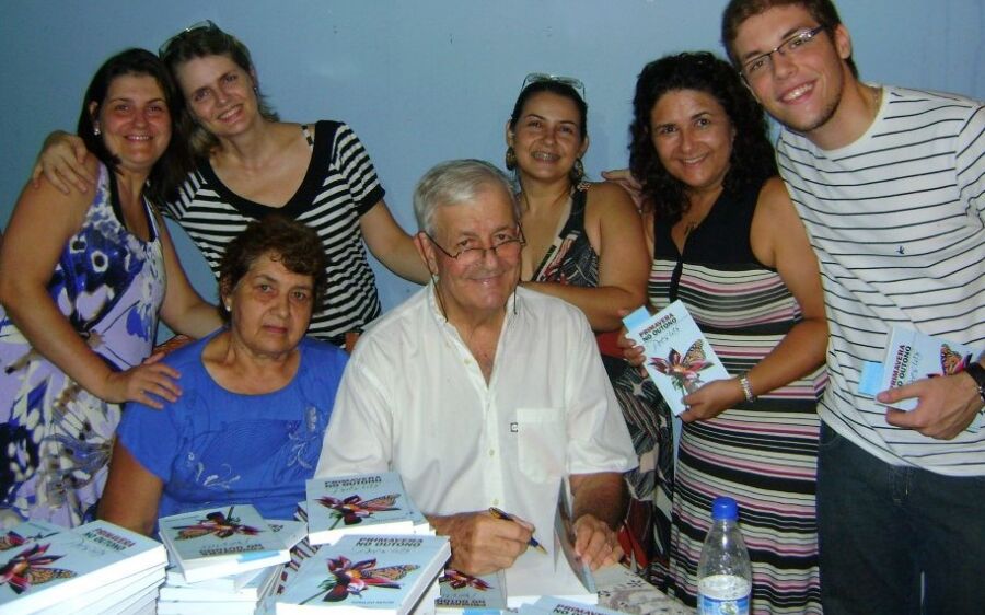 Geraldo Mochi: O Poeta Que
Plantou Versos e Cedros no Coração de Coxim