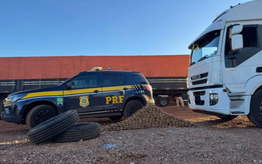 Polícia apreende 231 kg de maconha, 101 celulares e 28 pneus estrangeiros em caminhão em Dourados
