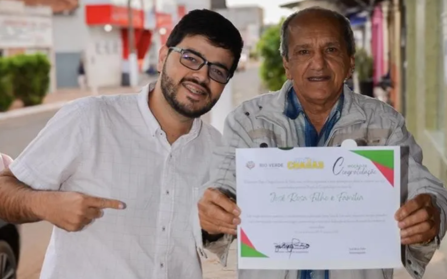 Ver. Yhgor homenageia comerciante Zé Rosa e família pela dedicação de mais de 40 anos ao comércio