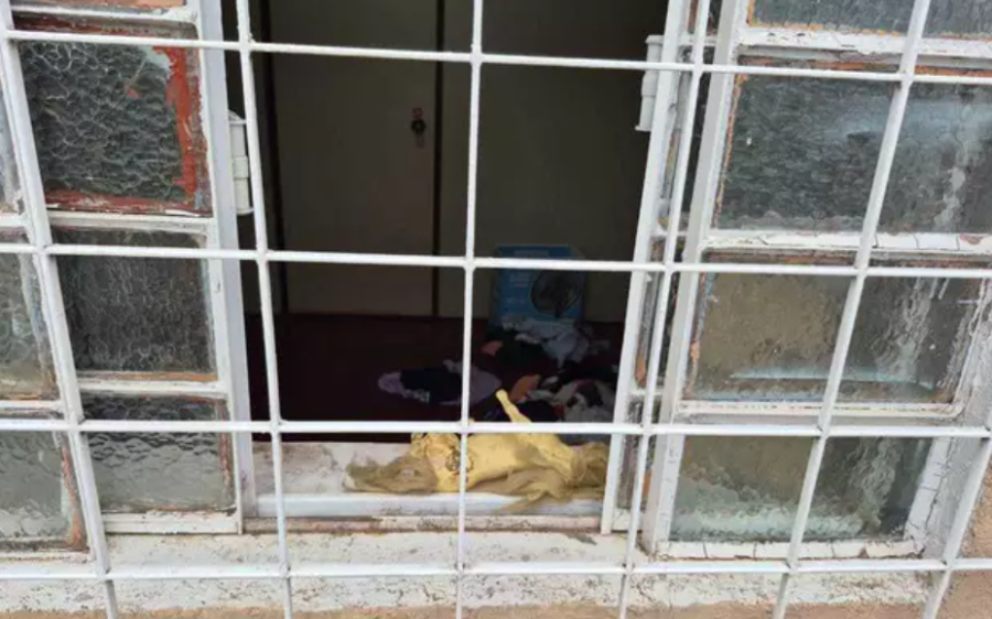 Menina de 6 anos é encontrada morta em residência na Capital; suspeito está foragido
