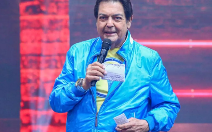 Fausto Silva recebe alta hospitalar e seguirá tratamento em casa
