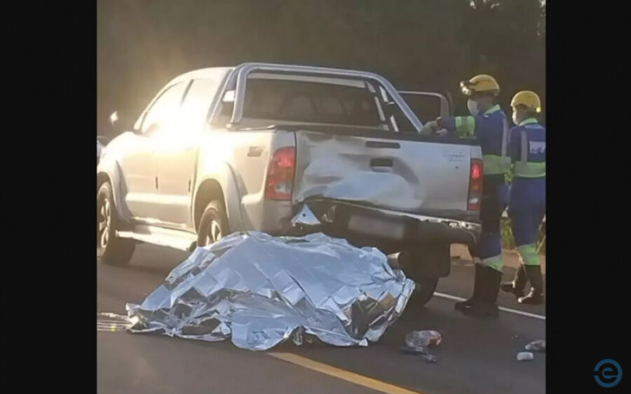 Motociclista morre ao bater em Hilux parada em operação de pare e siga
