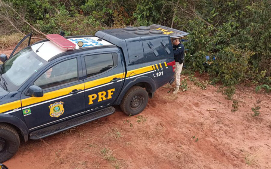 PRF apreende 441 kg de maconha e 2,5 mil maços de cigarros durante fiscalização na BR-267
