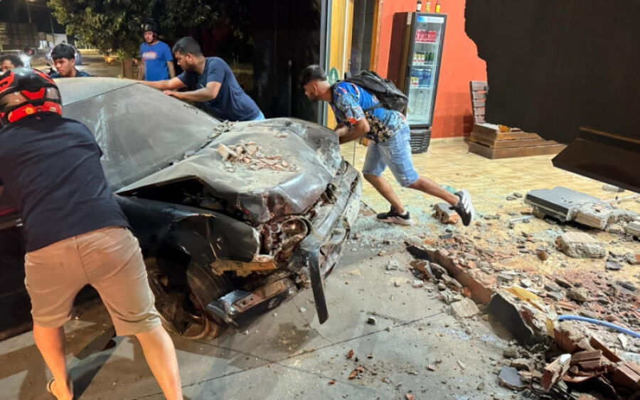 Dono de barbearia atingida por carro em Coxim é ressarcido por família de motorista
