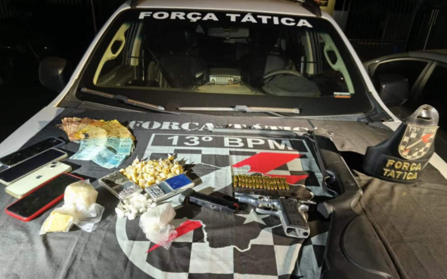 Homem é preso por tráfico de drogas e porte ilegal de arma em Paranaíba após denúncia
