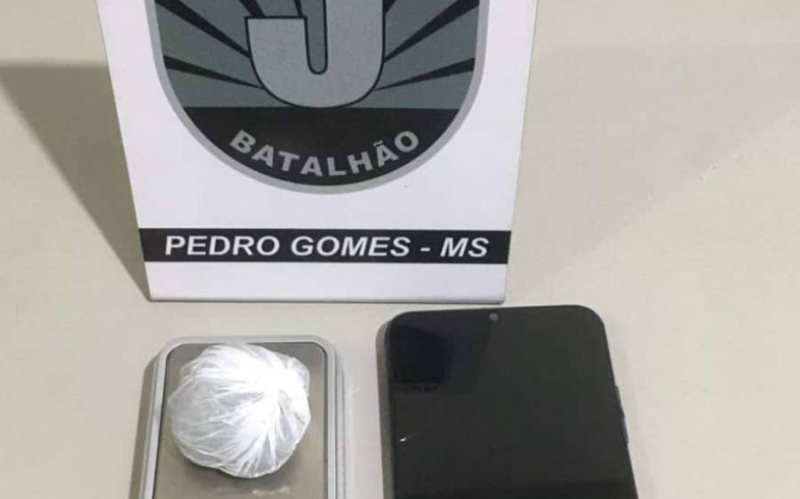Jovem de 19 anos é preso por porte de maconha durante patrulhamento da PM em Pedro Gomes
