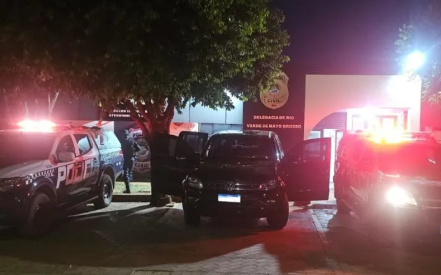 A Polícia Militar apreende caminhonete e Polícia Civil vai investigar caso de receptação