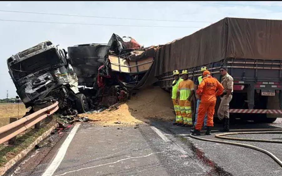 Colisão entre carretas deixa um morto e interdita viaduto na BR-163, em Campo Grande
